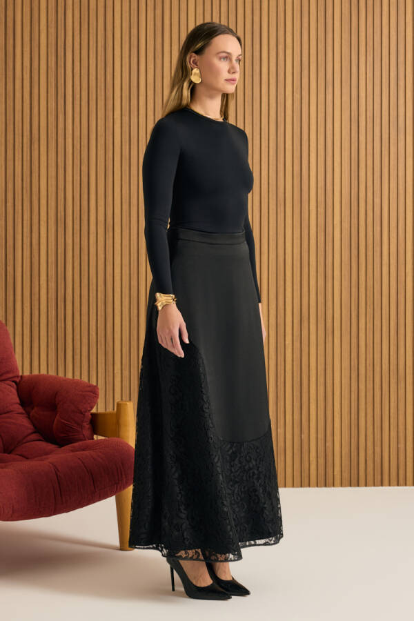 Siyah Dantel Garnili Etek - 2