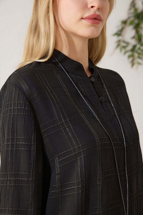 Siyah Dik Yaka Brit Detaylı Bluz - 4