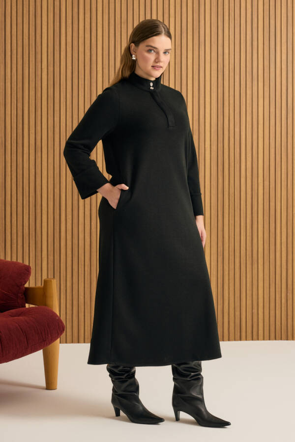 Siyah Dik Yaka Örme Elbise - 1