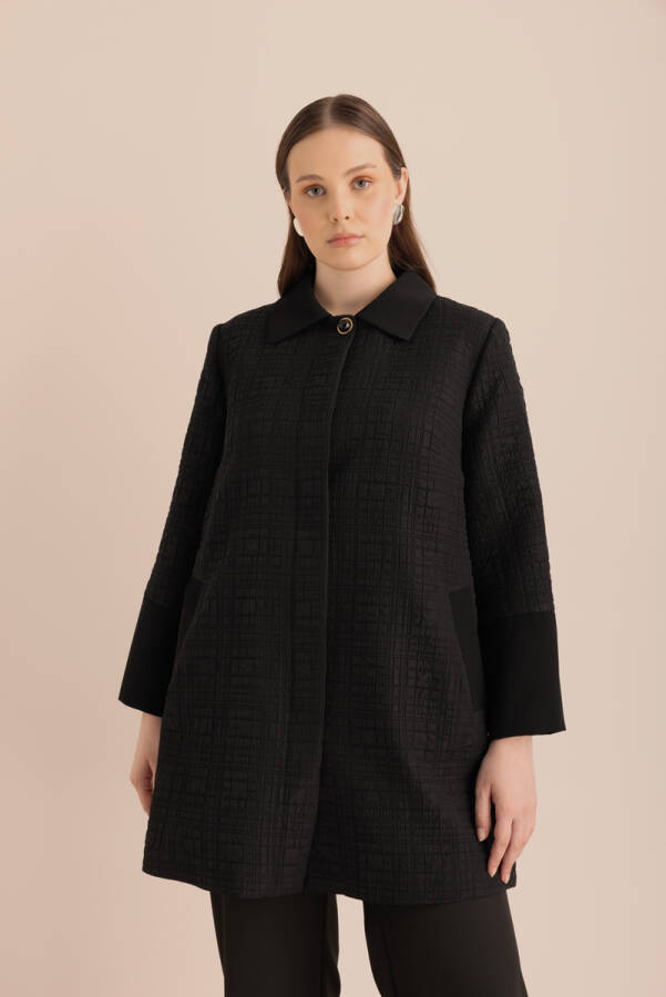 Siyah Dokulu Kumaştan Detaylı Kap - 1