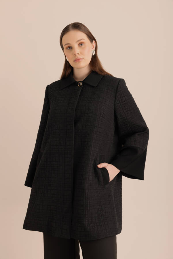 Siyah Dokulu Kumaştan Detaylı Kap - 2