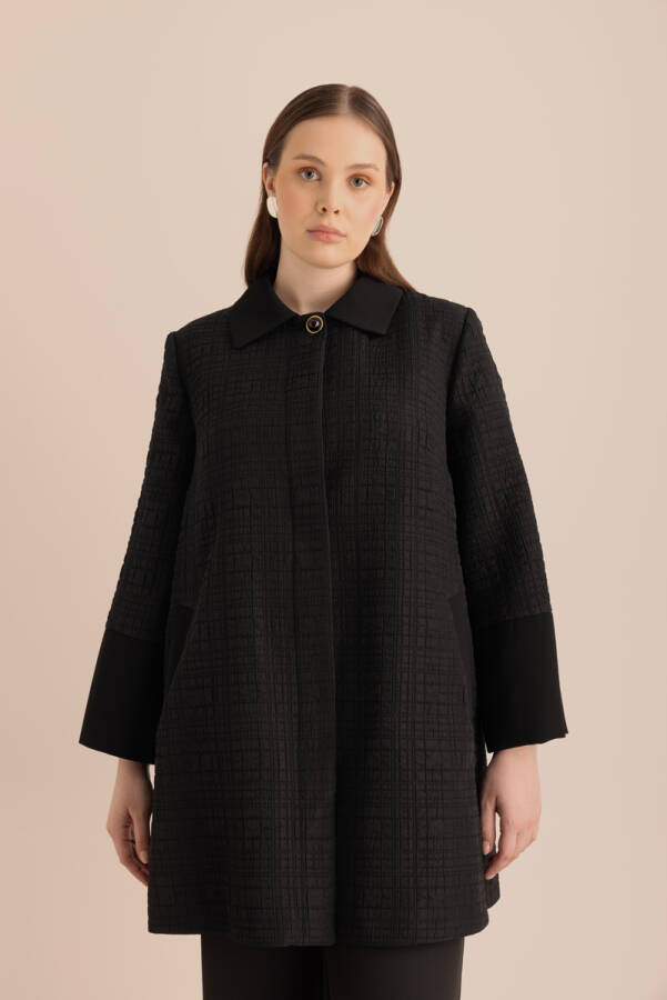 Siyah Dokulu Kumaştan Detaylı Kap - 5