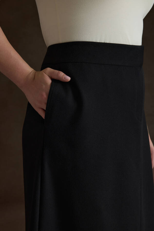 Siyah Dokuma Etek - 5