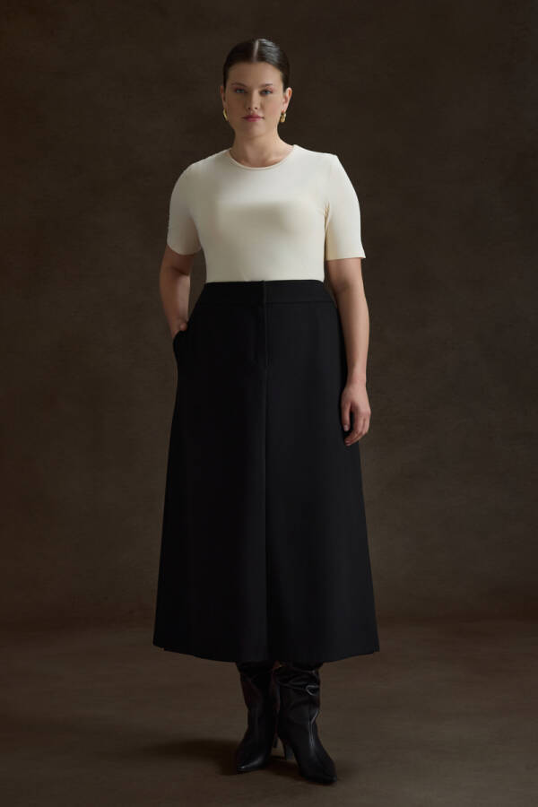 Siyah Dokuma Etek - 1