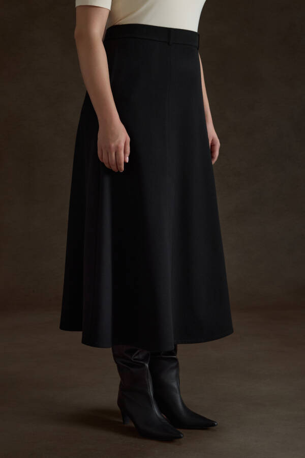 Siyah Dokuma Etek - 4