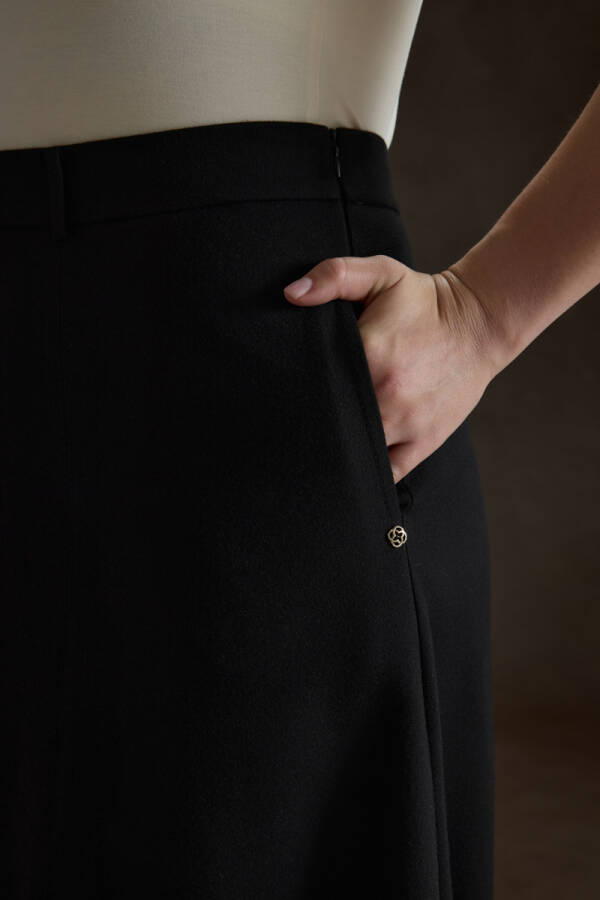 Siyah Dokuma Etek - 5