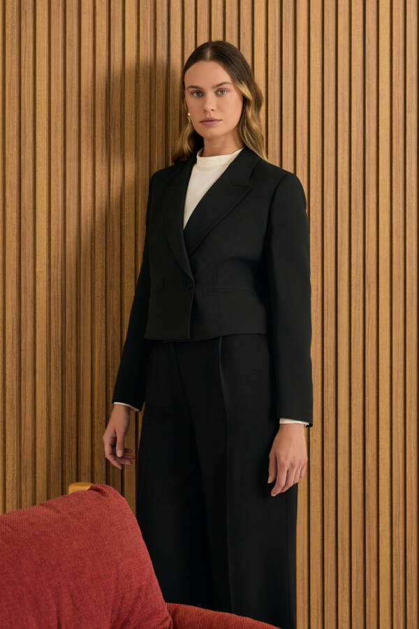 Siyah Dokuma Kısa Ceket - Aker