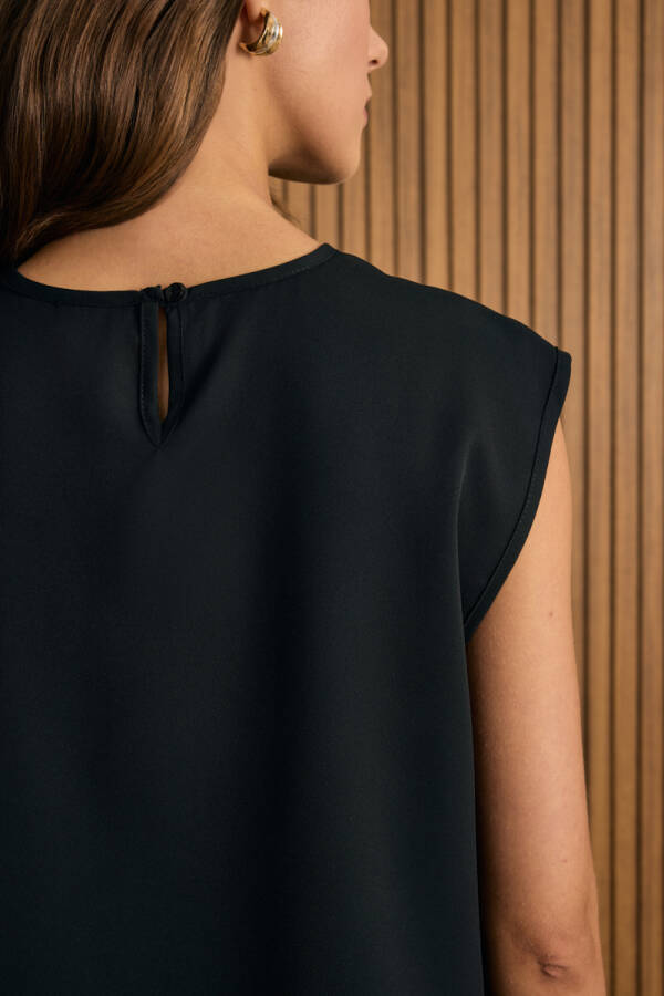 Siyah Dokuma Kolsuz Bluz - 3
