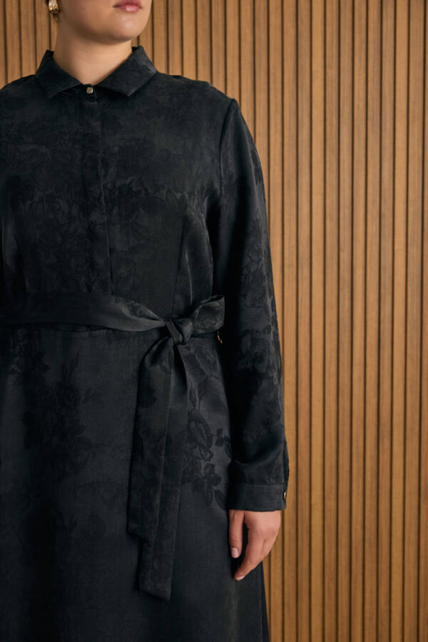 Siyah Dokusu Çiçek Desenli Lyocell Elbise - 5