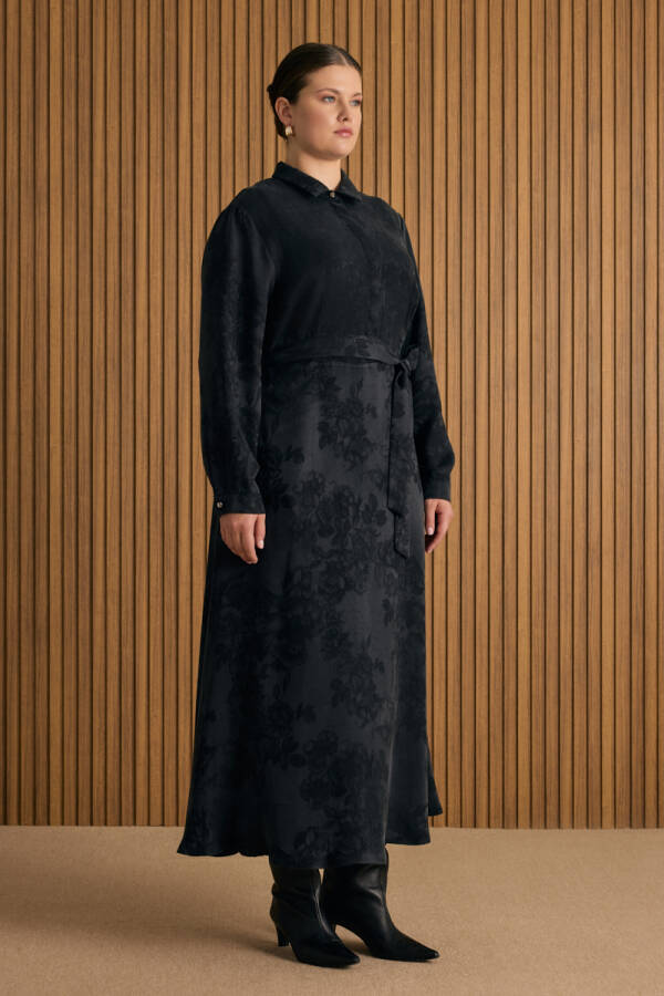 Siyah Dokusu Çiçek Desenli Lyocell Elbise - 3