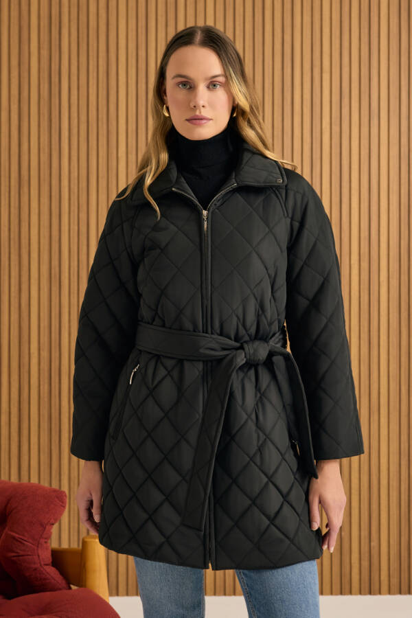 Siyah Fermuarlı Seyyar Kuşaklı Kapitone Mont - Aker