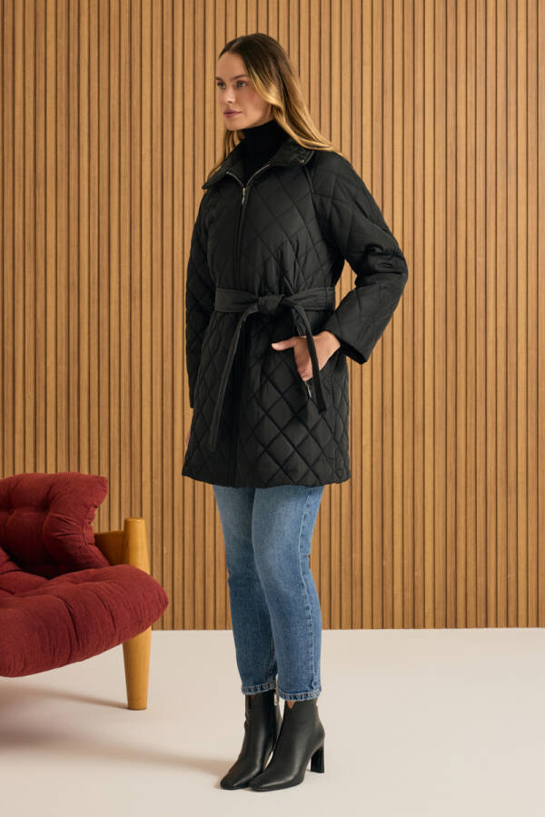 Siyah Fermuarlı Seyyar Kuşaklı Kapitone Mont - 5