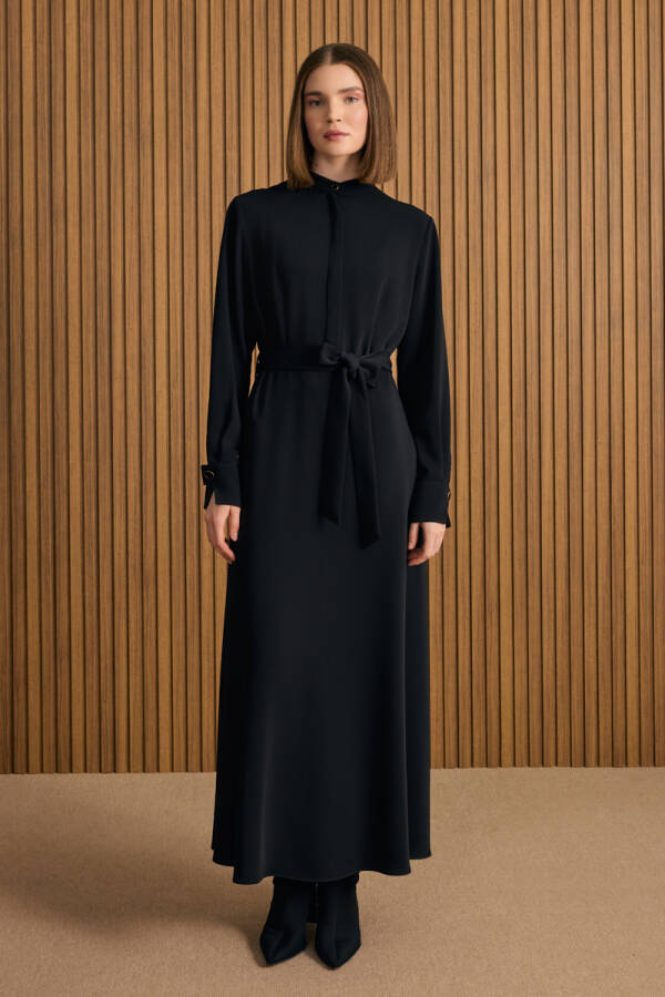 Siyah Hakim Yaka Dökümlü Elbise - 3