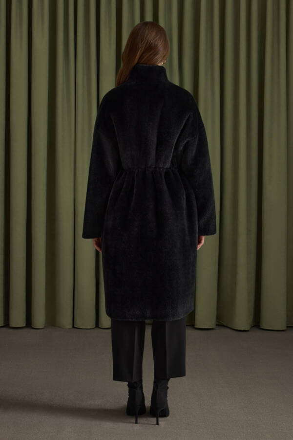 Siyah İçi Kapitone Kürk Mont - 5