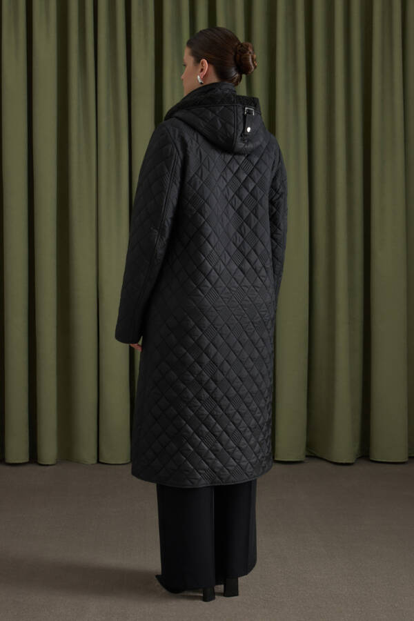 Siyah İçi Kürk Seyyar Kapüşonlu Kapitone Mont - 6