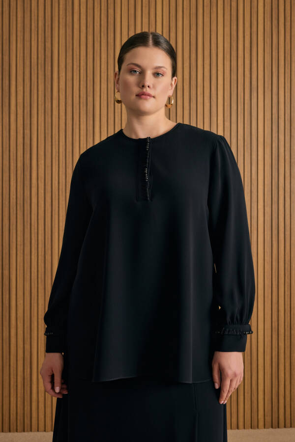 Siyah İşleme Detaylı Bluz - Aker