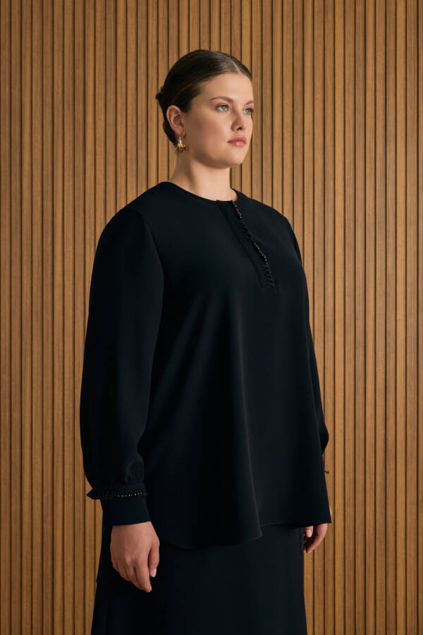 Siyah İşleme Detaylı Bluz - Aker (1)