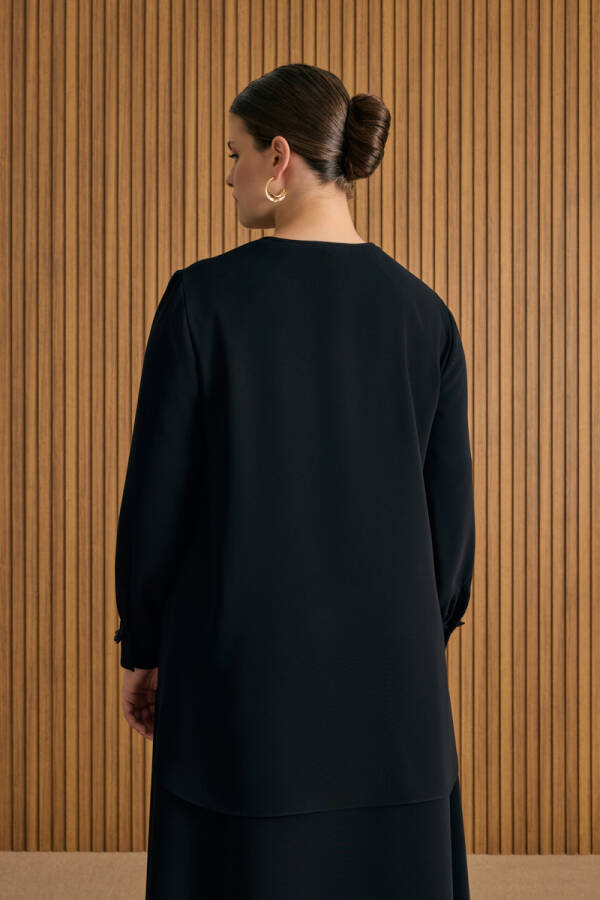 Siyah İşleme Detaylı Bluz - 6