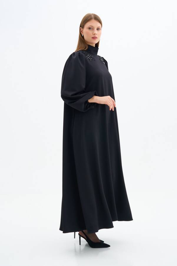 Siyah İşleme Detaylı Şık Elbise - 1
