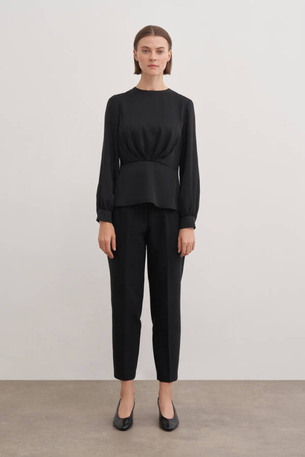 Siyah Katlama Detaylı Bluz - Aker (1)