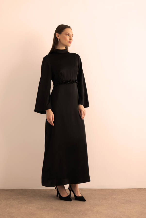 Siyah Kemeri İşlemeli Kolları Bol Abiye Elbise - 3