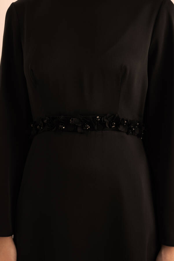 Siyah Kemeri İşlemeli Kolları Bol Abiye Elbise - 6