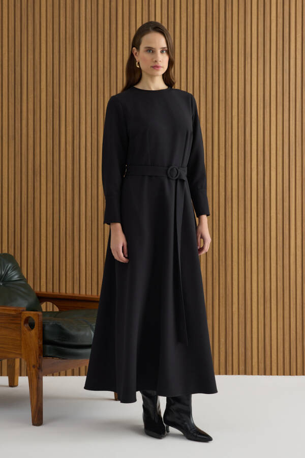 Siyah Kemerli Evaze Elbise - 4