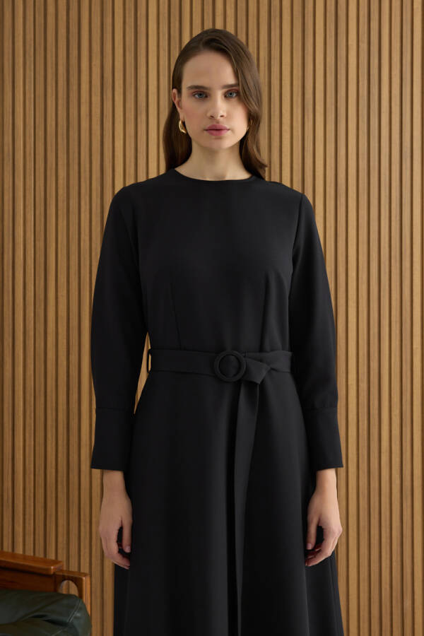 Siyah Kemerli Evaze Elbise - 5