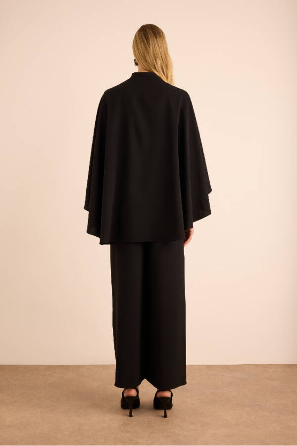 Siyah Kemerli Pelerin Detaylı Dokuma Tulum - 7