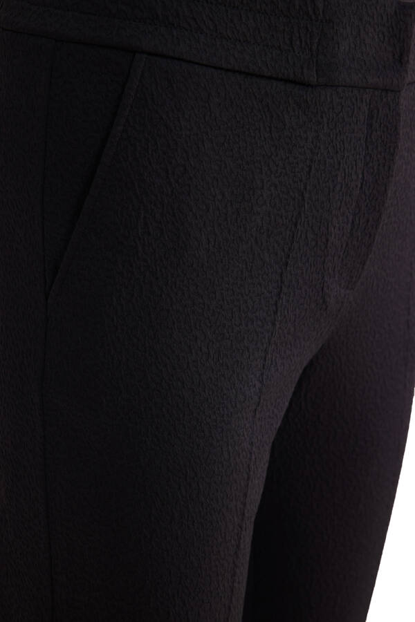 Siyah Kendinden Dokulu Kumaş Beli Lastikli Pantolon - 2