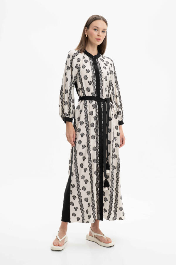 Siyah Kendinden Nakışlı Kumaş Elbise - 1