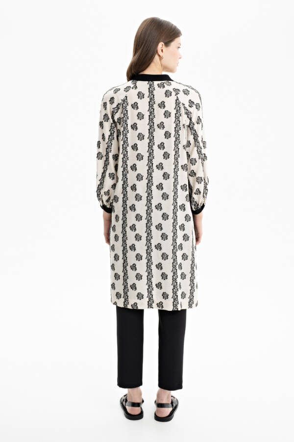 Siyah Kendinden Nakışlı Püskül Detaylı Tunik - 3