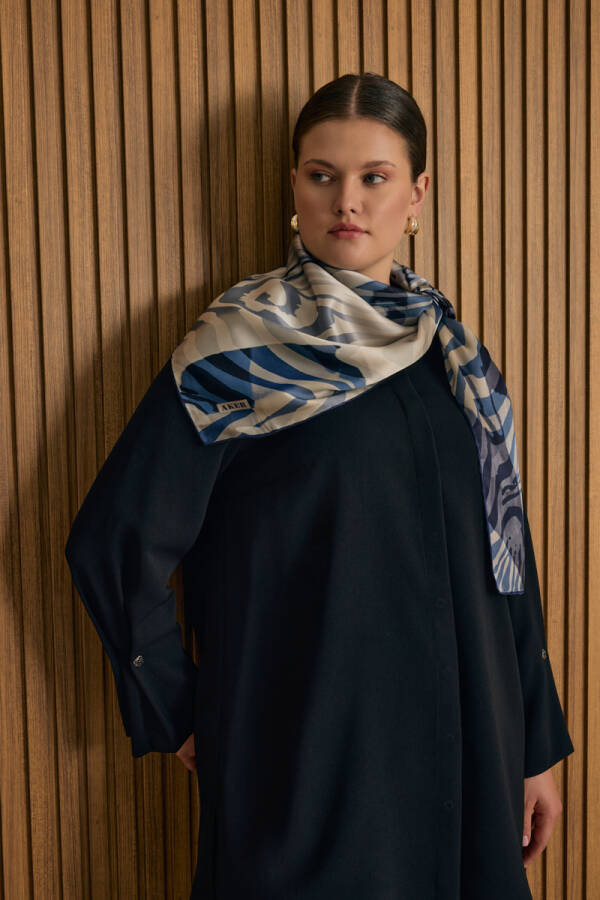 Siyah Kol Ucu Metal Koza Logo ve Pili Detaylı Tunik - Aker