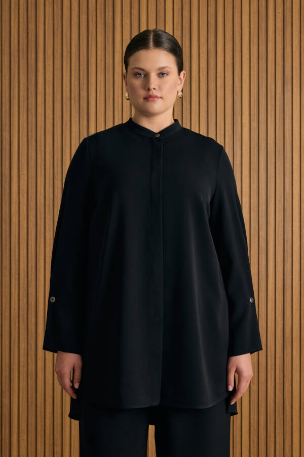 Siyah Kol Ucu Metal Koza Logo ve Pili Detaylı Tunik - 2