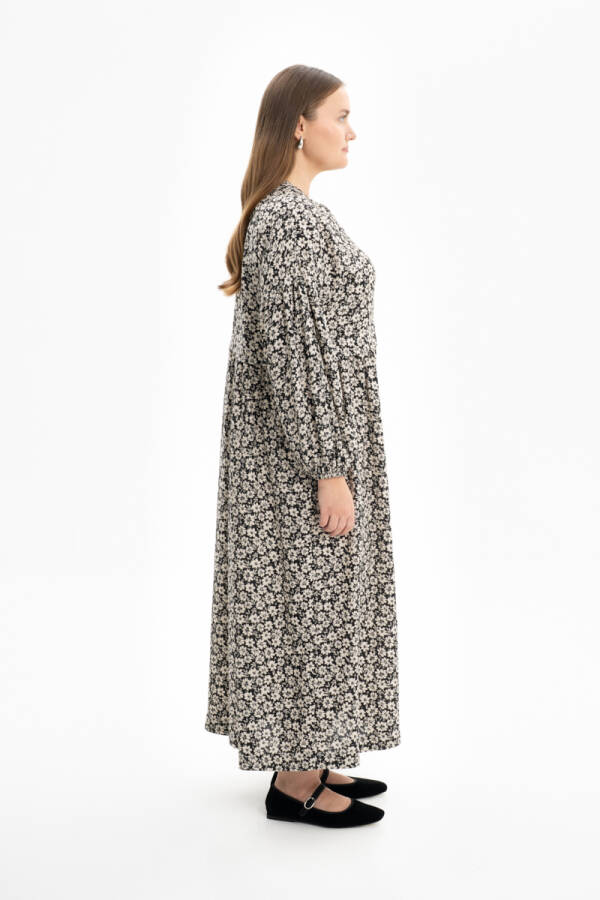 Siyah Kolları Lastikli Desenli Elbise - 2