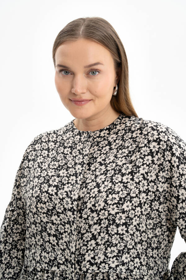 Siyah Kolları Lastikli Desenli Elbise - 5