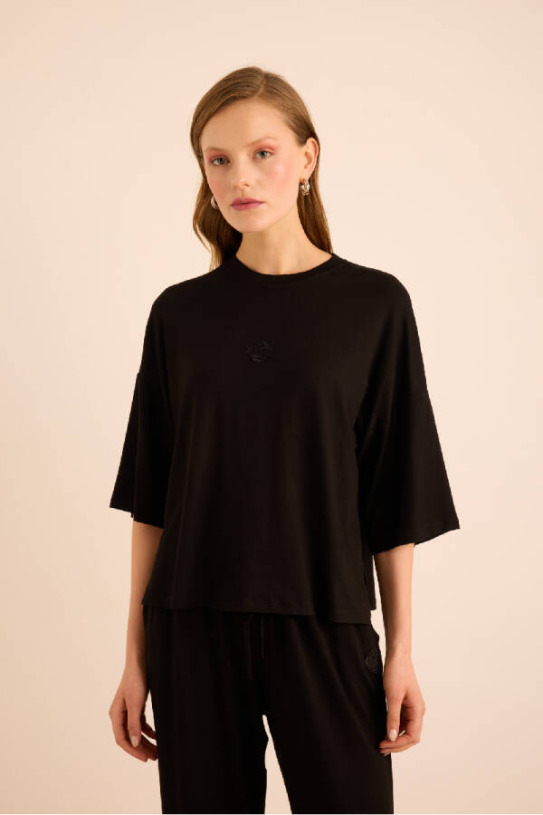 Siyah Koza Nakış Logolu Basic T-Shırt - 3