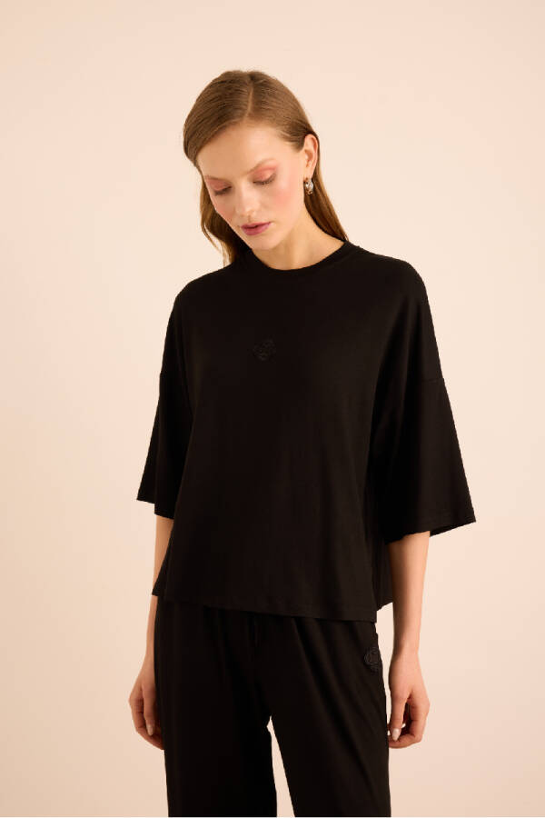 Siyah Koza Nakış Logolu Basic T-Shırt - 5