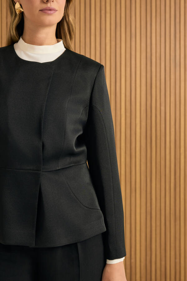 Siyah Kup Detaylı Ceket - 4