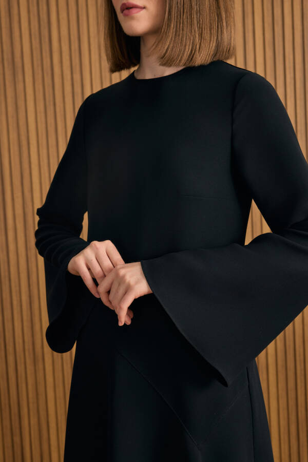 Siyah Kup Detaylı Eteği Godeli Elbise - 5