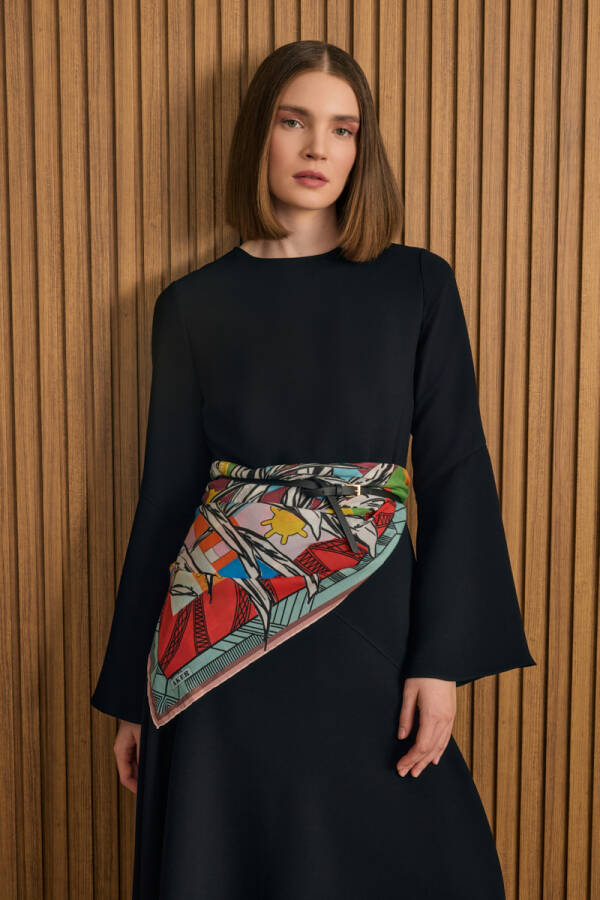 Siyah Kup Detaylı Eteği Godeli Elbise - Aker (1)