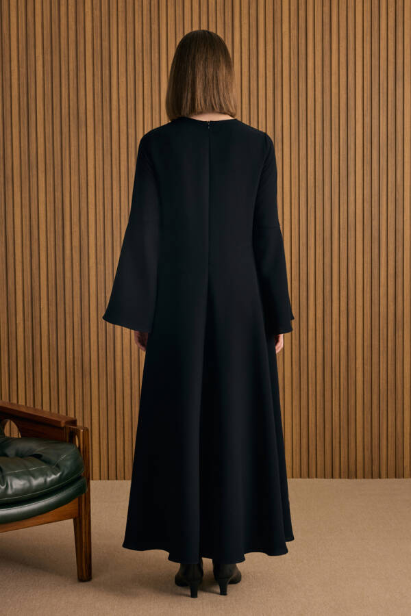 Siyah Kup Detaylı Eteği Godeli Elbise - 7