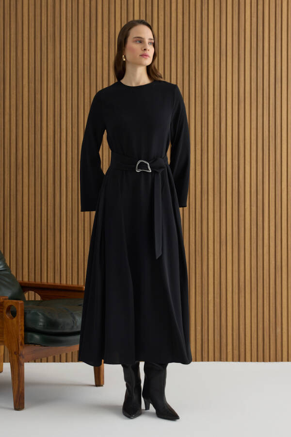 Siyah Metal Tokalı Krep Elbise - 3