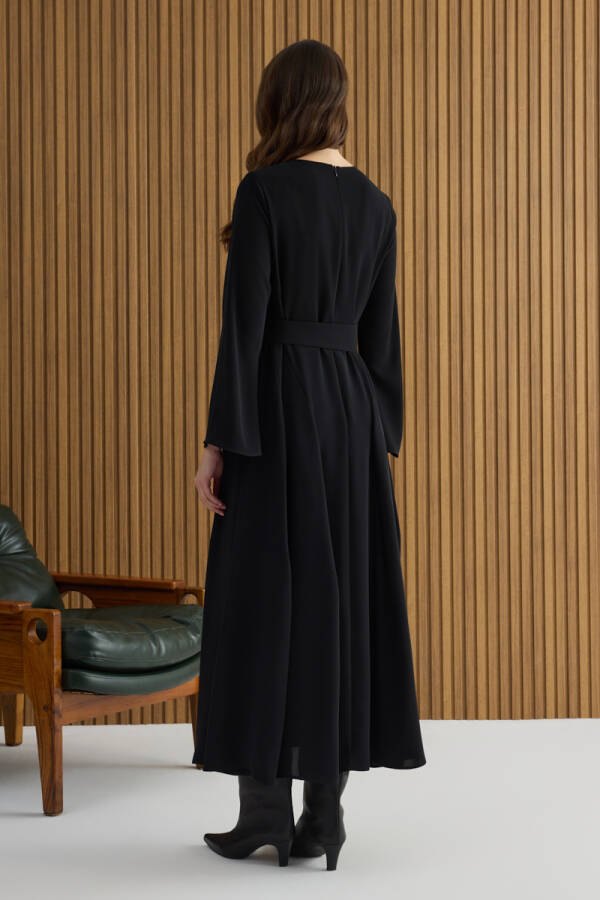 Siyah Metal Tokalı Krep Elbise - 7