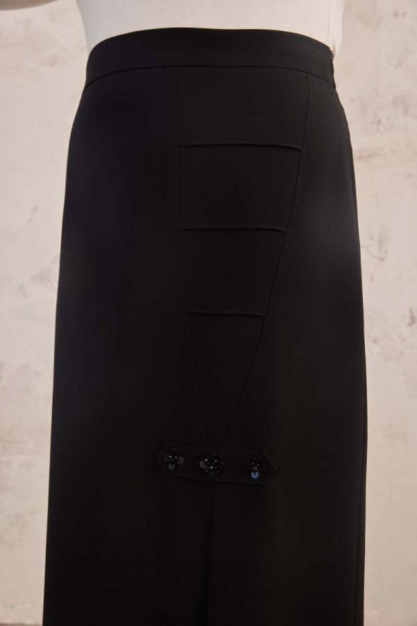 Siyah Nervür Ve İşleme Detaylı Etek - 7