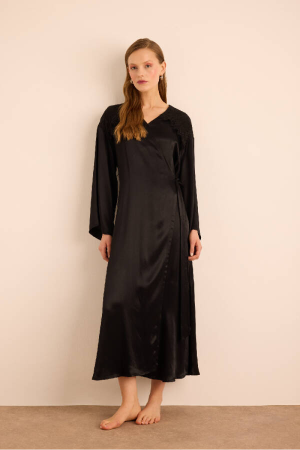 Siyah Omuz ve Sırtı Dantel Detaylı Viscon Sabahlık - 1