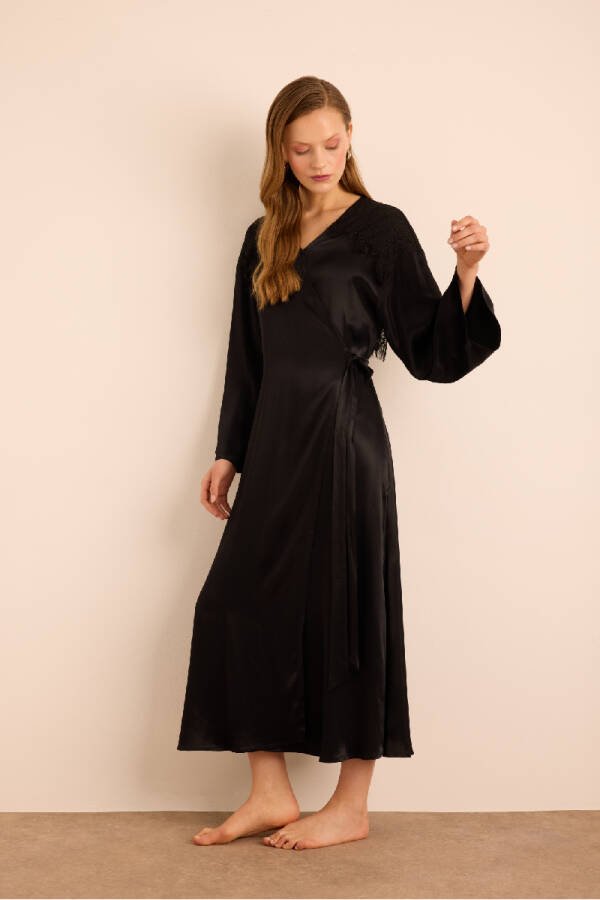 Siyah Omuz ve Sırtı Dantel Detaylı Viscon Sabahlık - 2