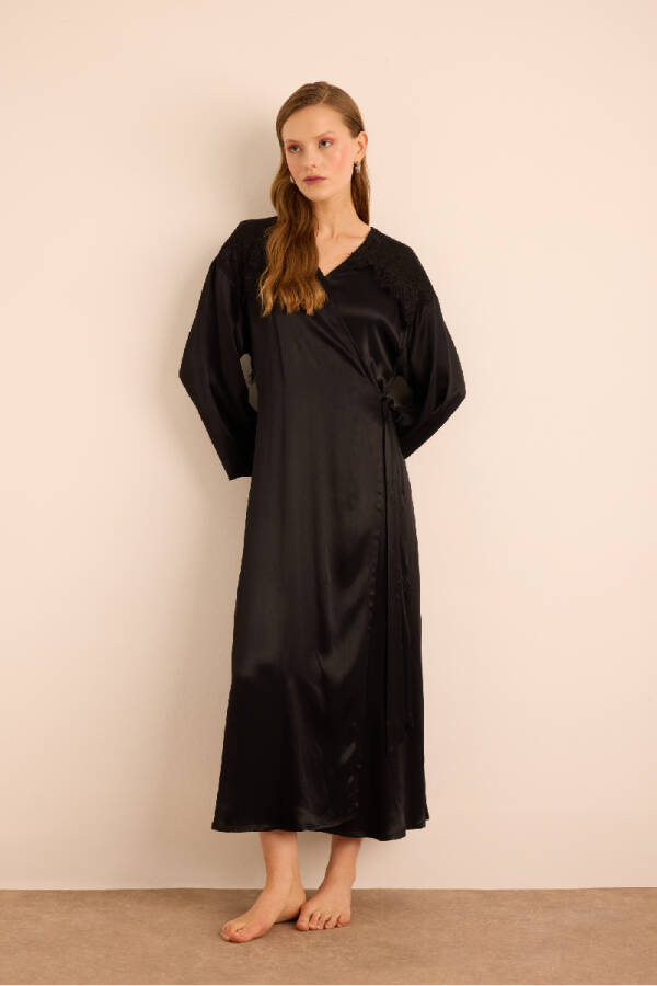 Siyah Omuz ve Sırtı Dantel Detaylı Viscon Sabahlık - 3