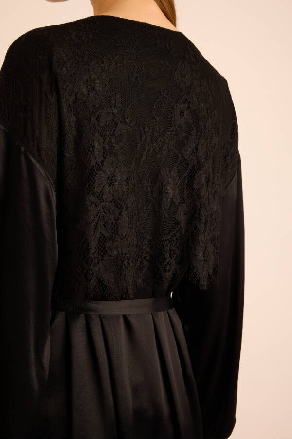 Siyah Omuz ve Sırtı Dantel Detaylı Viscon Sabahlık - 5