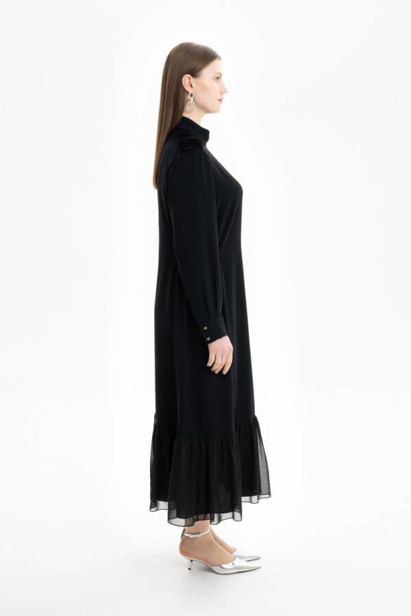 Siyah Omuzları Zincir Detaylı Elbise - 2